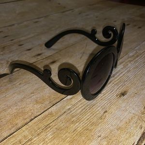 Round curly sunglasses